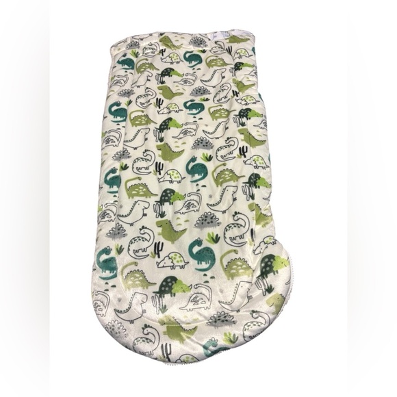 Dinosaur Print Baby Swaddle Blanket And 8 baby bibs - Picture 2 of 5